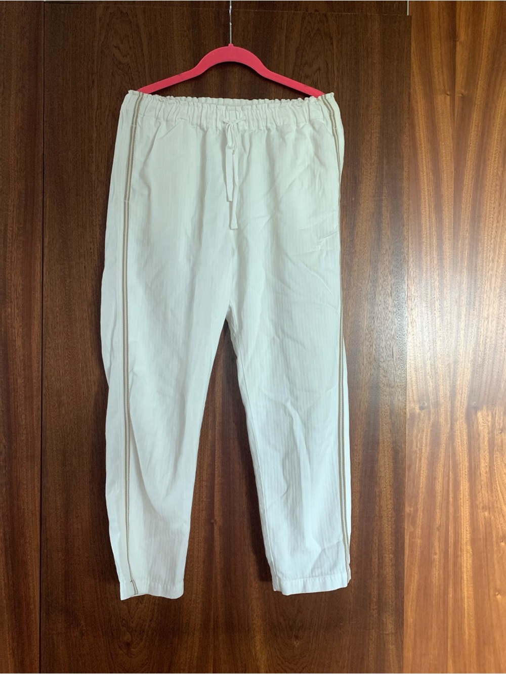 XiRENA Cream Drawstring Track Pants with Side Piping